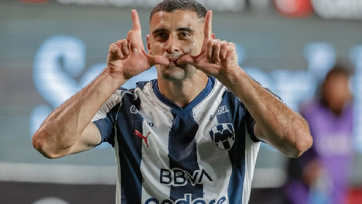 Germán Berterame celebrando un gol suyo con los Rayados durante el 2025.