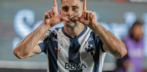 Germán Berterame celebrando un gol suyo con los Rayados durante el 2025.