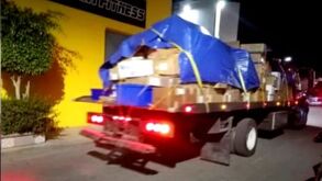 imagenes de uno de los comiones atrapados con mercacía robada.