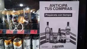 Anuncio de Ley Seca en Seven Eleven en CdMx
