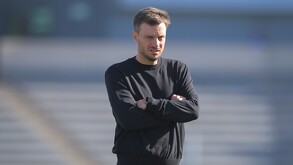 Martín Anselmi durante un partido de Jornada 2 entre Cruz Azul y Bravos de Juárez.