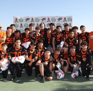 Jugadores de Monterrey Fuego portando el jersey por primera vez.