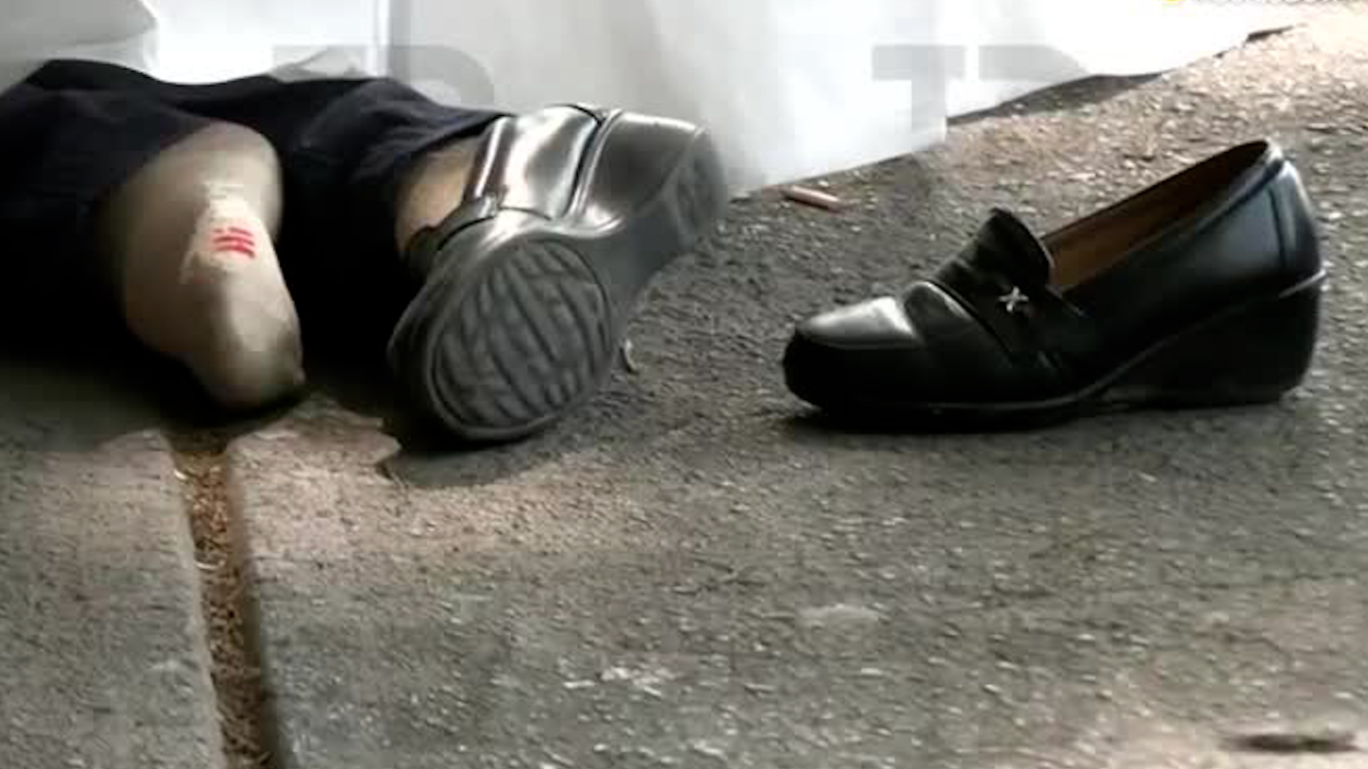 La mujer de al rededor de 60 años de edad fue diagnosticaron sin signos vitales por paramédicos tras haberse desmayado mientras caminaba.