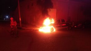 La patrulla quemándose en la Eduardo Guerra