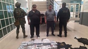 Detienen a Iván 'N' y José 'N' en Naucalpan; transportaban 37 millones de pesos en bolsas de plástico.