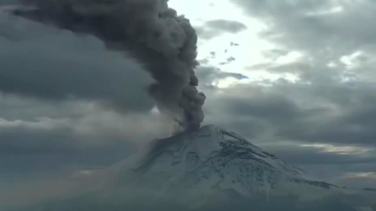 El volcán Popocatépetl registró 32 exhalaciones de baja intensidad y 76 minutos de tremor, de acuerdo con el último reporte del Cenapred.