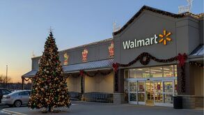Tienda Walmart durante el 24 de diciembre