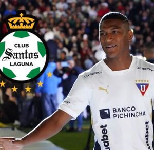 Carlos Gruezo en un partido con la Liga de Quito