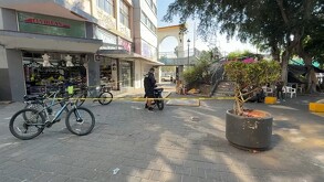 El cuerpo de una mujer fue encontrado en el centro de Guadalajara, habría muerto por hipotermia.