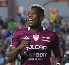 Diber Cambindo jugando con la camiseta de Club Necaxa en el Apertura 2025.