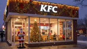 Tienda de KFC el 24 de diciembre en Navidad