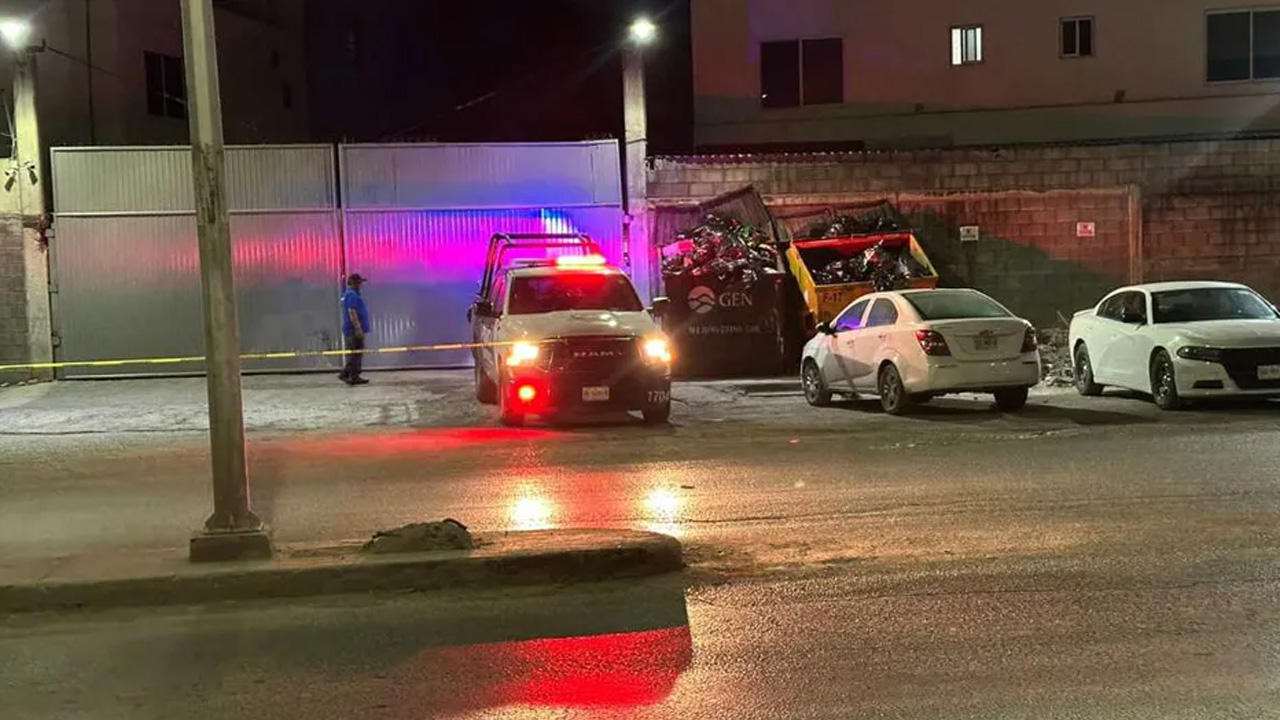 Un menor de 17 años murió tras desvanecerse mientras realizaba labores en una empresa ubicada en el municipio de Apodaca, Nuevo León.