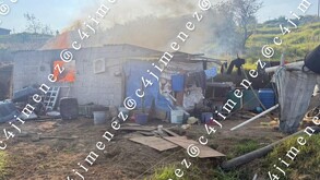 Adrián ‘N’ incendiando su casa tras discutir y agredir a su pareja en Milpa Alta.