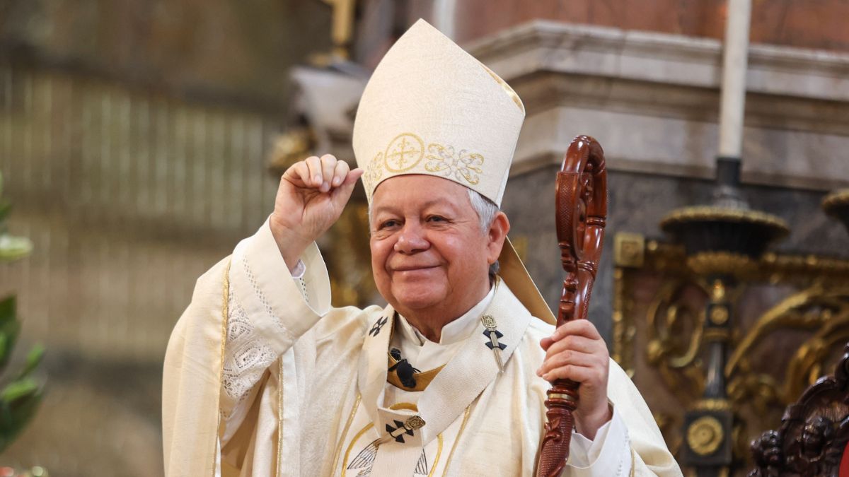 Arzobispo de Puebla, Victor Sánchez Espinosa durante misa en la Catedral de Puebla.