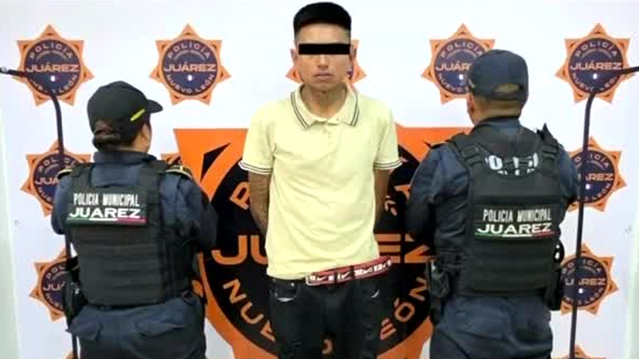 Un joven identificado como Yahir Alejandro “N”, de 21 años, fue detenido en la colonia Montebello, en Juárez, NL.