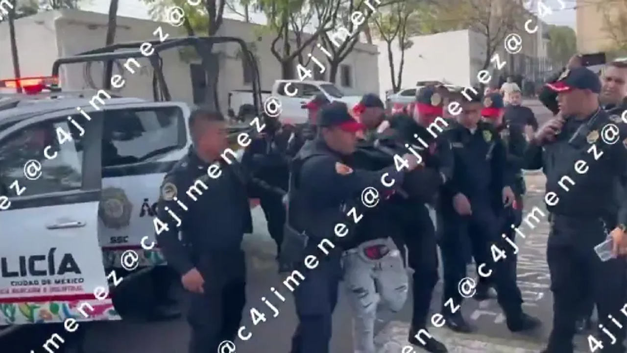Un presunto sicario fue detenido tras atacar a balazos a una mujer y a un hombre que intentó defenderla dentro de un panteón en Santa Fe, CdMx.