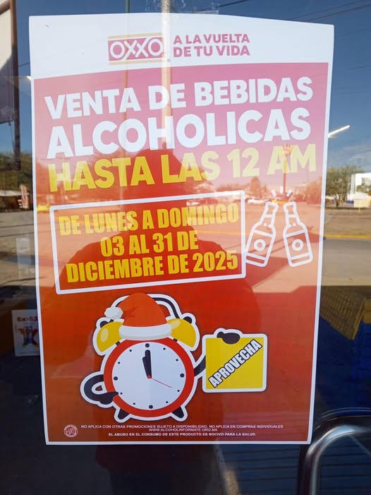 Cartel del Oxxo donde informa sobre la ampliación de la venta de alcohol en diciembre en Torreón.