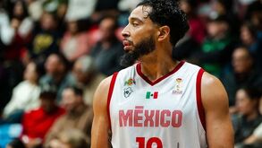 Gabriel Girón jugando con la Selección Mexicana