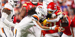 Jugadores de Chiefs y Denver en la semana 17 de la nfl.