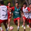Hugo Camberos es uno de los jóvenes que ya tiene su lugar asegurado en el primer equipo de Chivas desde hace varios torneos.