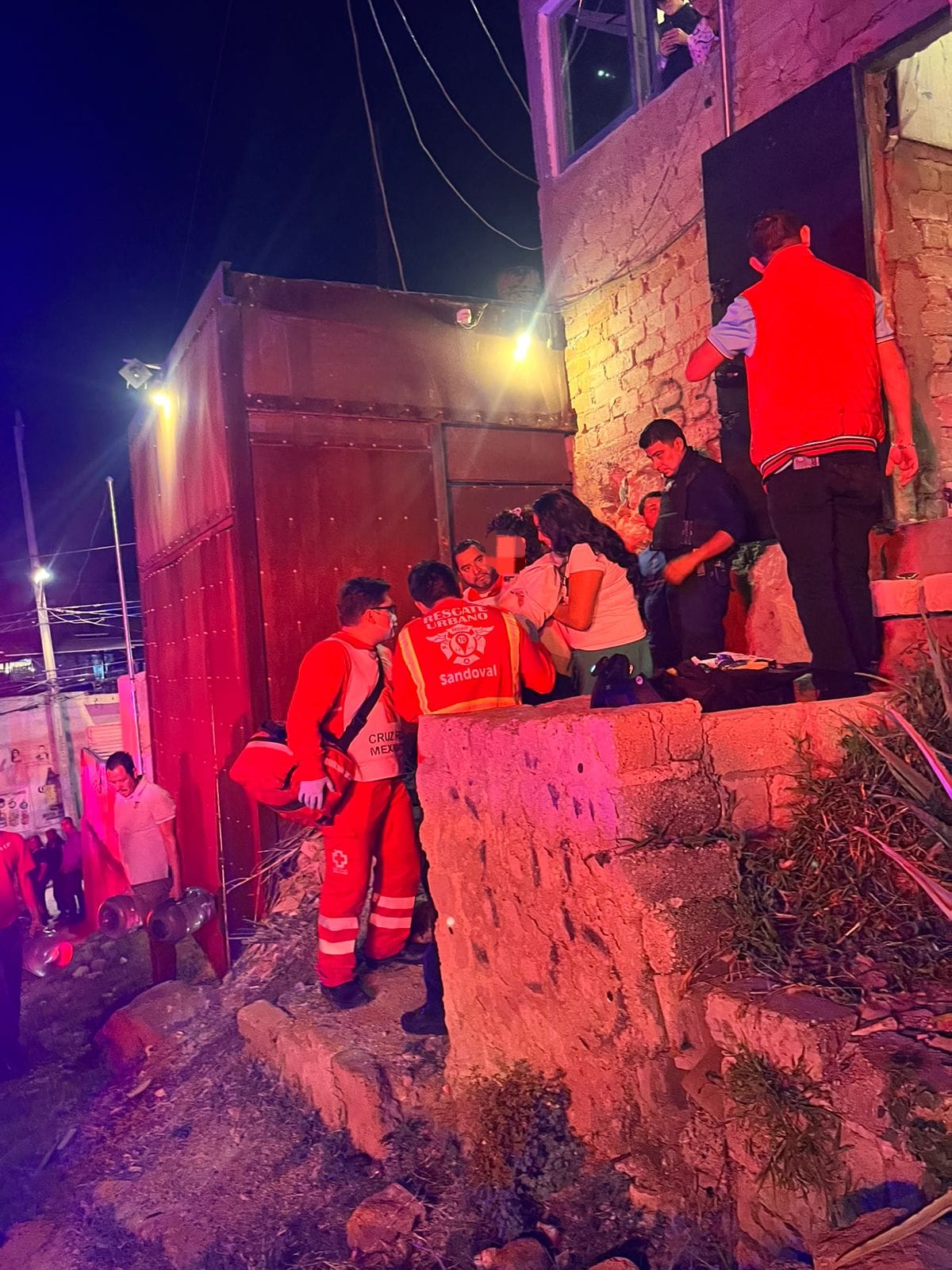 Adolescente queda gravemente herida por pirotecnia en Tlaquepaque.