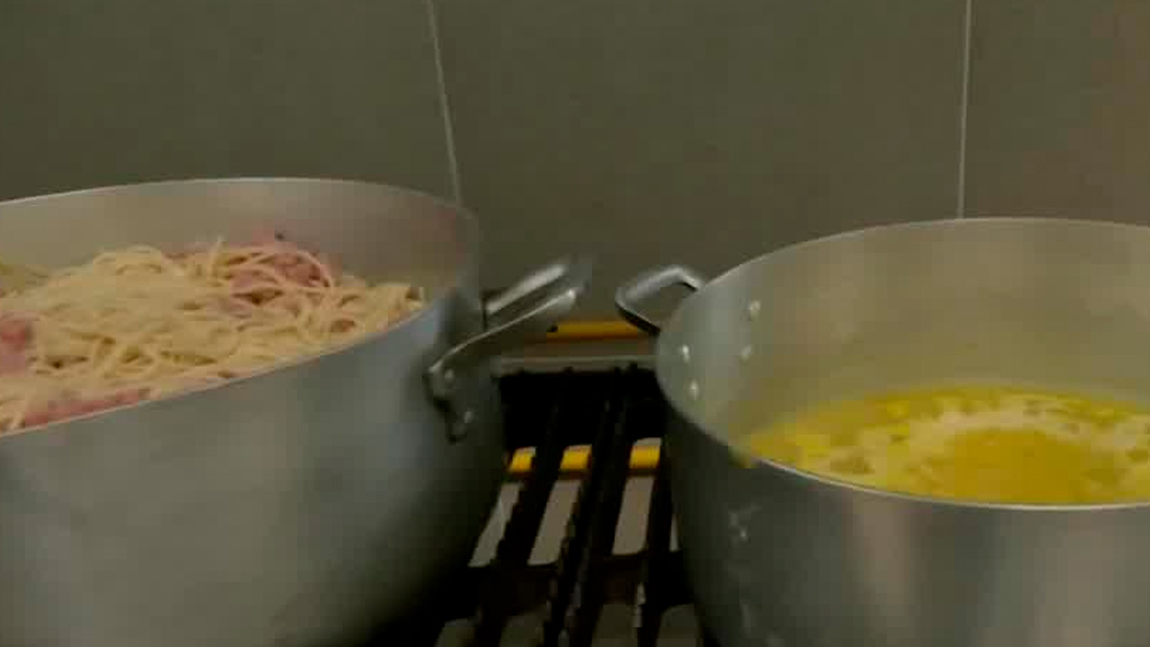 Esta fue la cena navideña para los detenidos en 'El Torito'