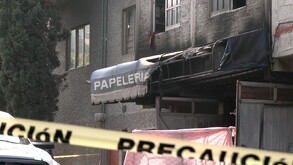 Un incendio consumió una papelería en la colonia San Miguel Teotongo, Iztapalapa, dejando a dos mujeres muertas y una herida.