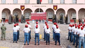 Jóvenes en formación durante el servicio militar de la Defensa Nacional