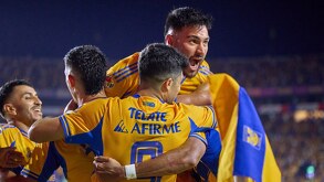 Jugadores de Tigres celebrando un gol en Liga MX,