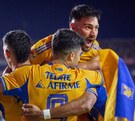 Jugadores de Tigres celebrando un gol en Liga MX,