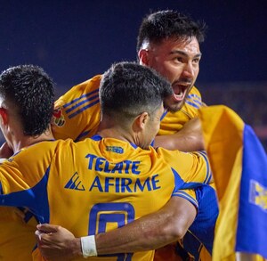 Jugadores de Tigres celebrando un gol en Liga MX,
