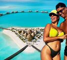 Cristiano Ronaldo y Georgina Rodríguez pasando juntos unas vacaciones en la playa.