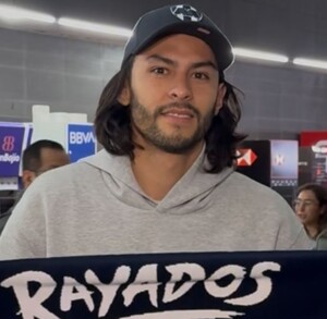 Daniel Aceves con el la indumentaria de Rayados.
