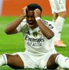 Endrick lamentádonse de una jugada fallida con Real Madrid en un partido de Champions League contra Manchester City.