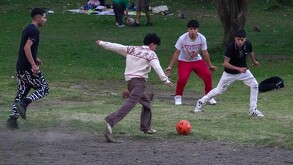 Niños jugando al aire libre en la Ciudad de México,