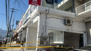 operativo en agencia por presunto fraude en monterrey