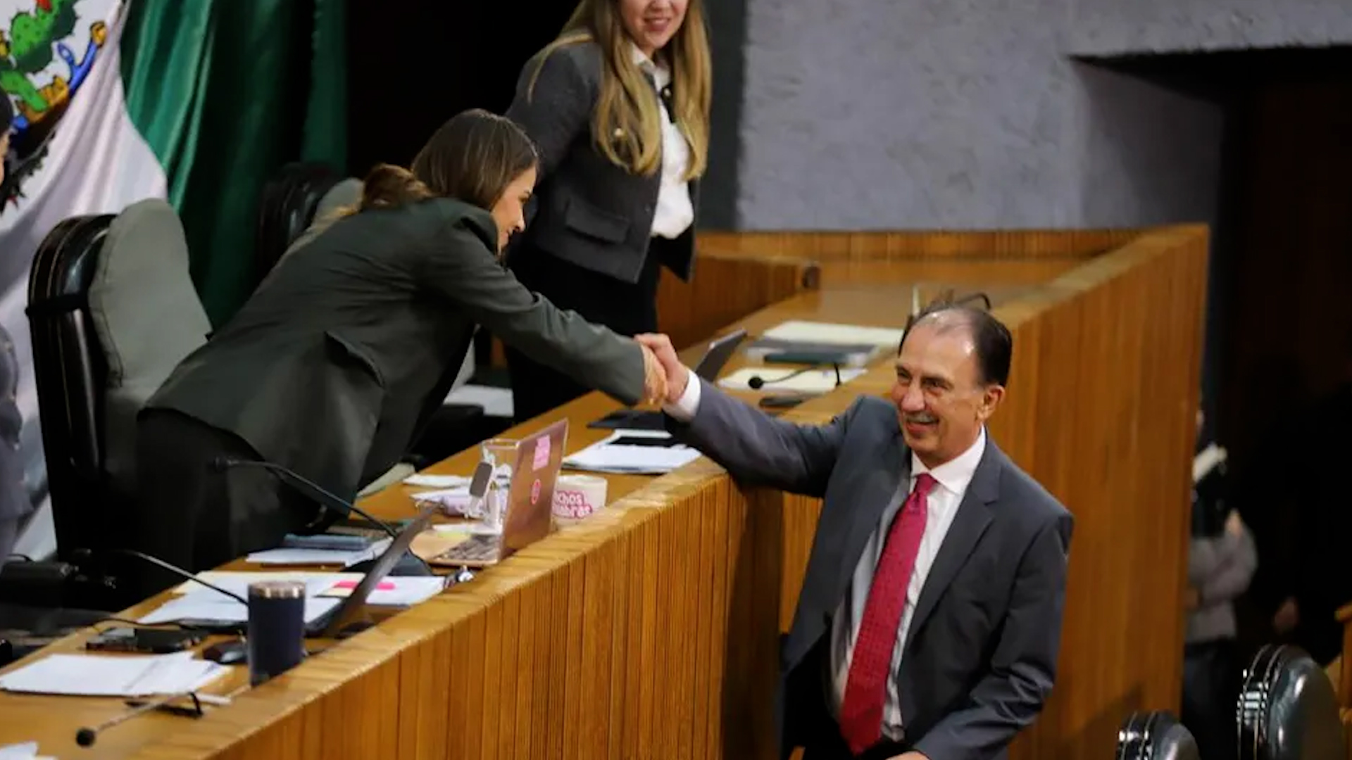 Durante 2025 y tras dos años y cuatro meses de discusión entre Samuel García y el Congreso Local se designó a Javier Flores Saldívar para el cargo.