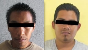 Dos hombres con los ojos cubiertos para respetar su presunción de inocencia.