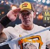 John Cena saludando a la gente en su última batalla en WWE como profesional.