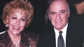 Jorge Lozano Soriano posando junto a la gran Silvia Pinal en una cena en Televisa.