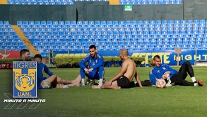 Jugadores de Tigres en el Estadio Universitario.