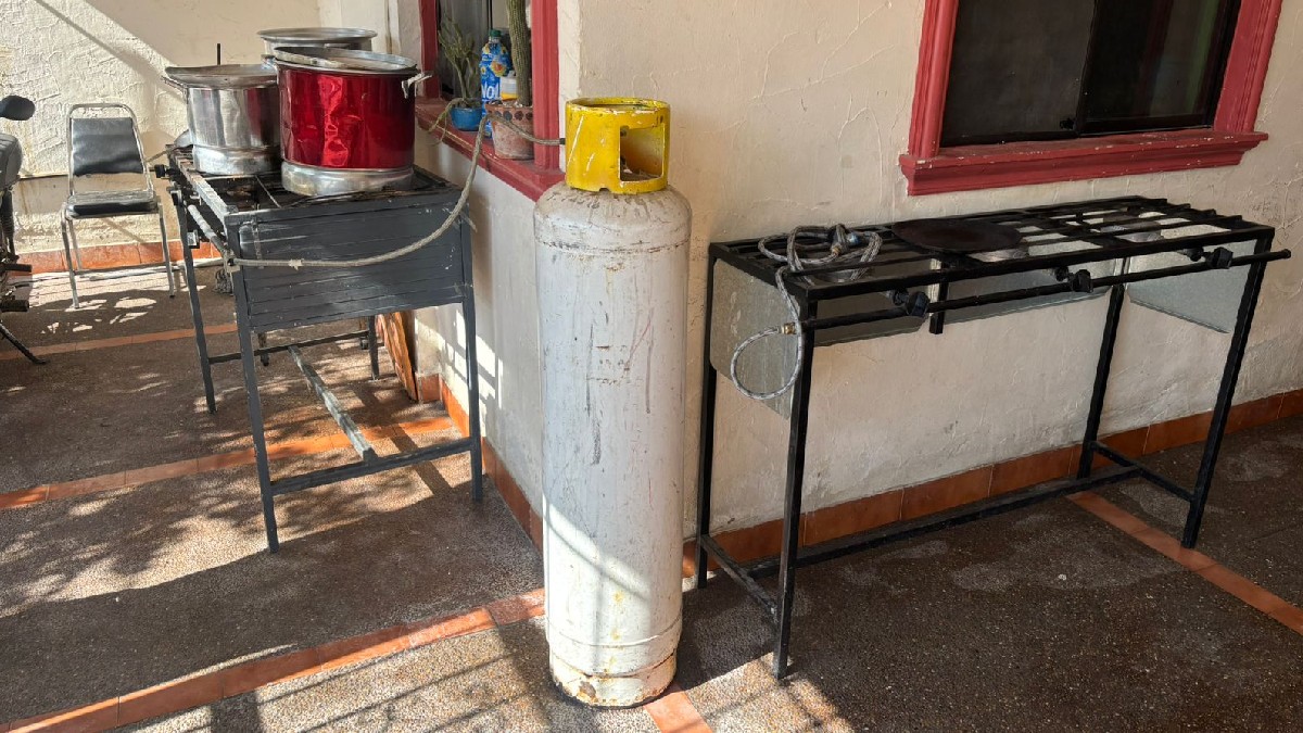 La mujer aseguró que le ha sido imposible emprender su negocio debido al acoso que vive de sus vecinos.