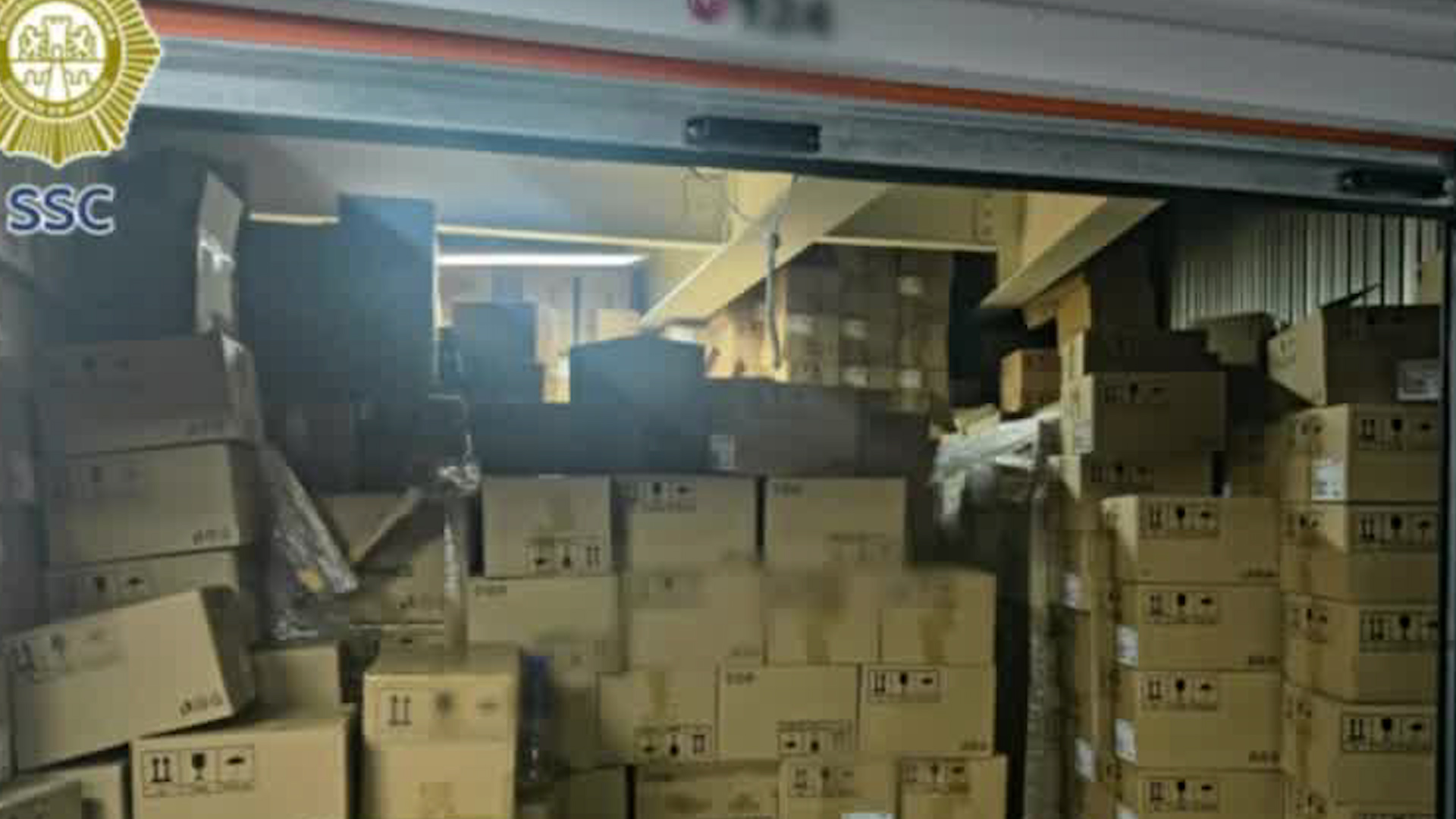 Un camión con mercancía exportada fue reportado como robado en Michoacán y localizado en el Estado de México.