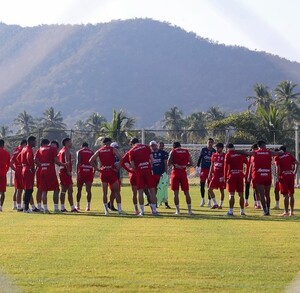 Chivas durante la pretemporada en la Isla Navidad.