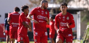 Jugadores de Chivas en la pretemporada del Guadalajara previo al 2026.