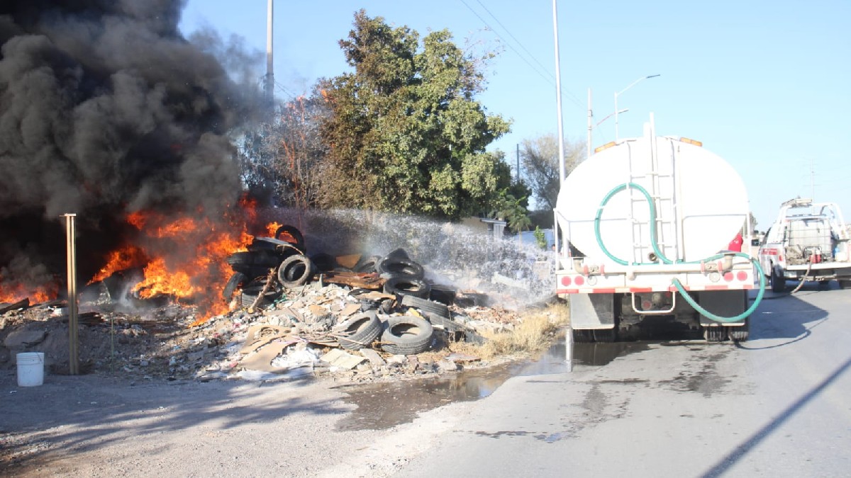 Elementos de Bomberos atendieron el llamado de emergencia y loograron controlar el incendio