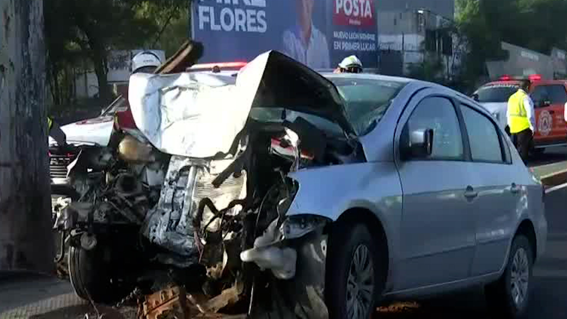 El conductor de este vehículo aparentemente se quedó dormido al volante, hecho que terminó en este accidente.