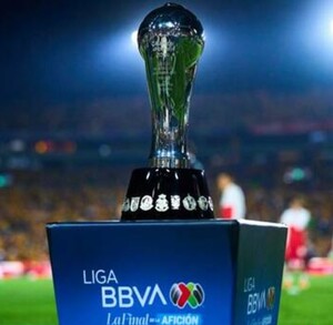 Trofeo de la Liga MX en la final del Apertura 2025.