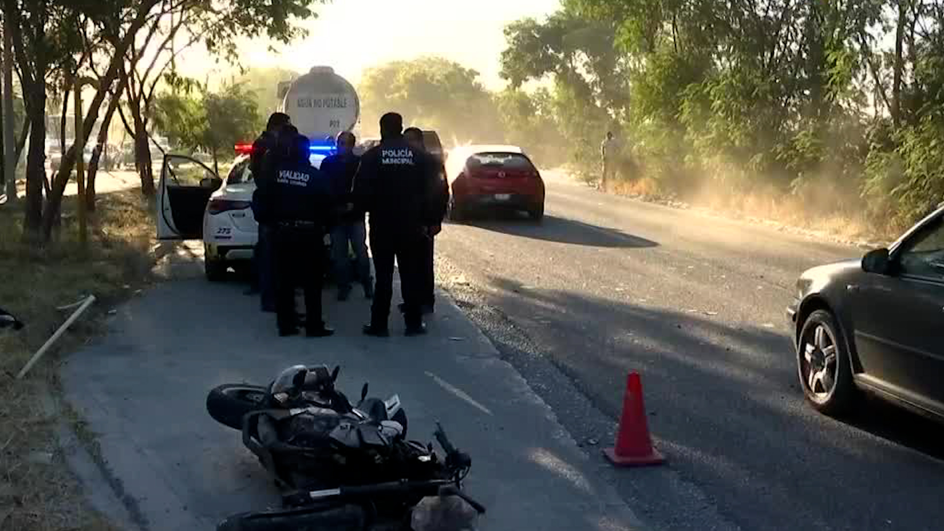 La mañana de Navidad un conductor de motocicleta derrapó causándose heridas de gravedad en la cara.