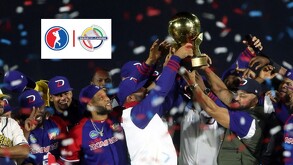 Republica Dominicana levantando el trofeo de la Serie del Caribe 2025.
